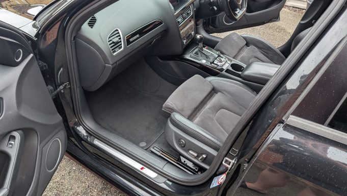 Audi S4 passenger interior detailed in Huntingdon, Cambridgeshire Clean passenger side interior of Audi S4 in Huntingdon after detailing, with spotless carpets and upholstery.