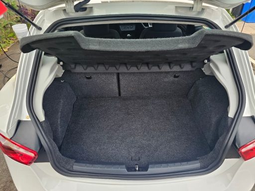 SEAT Ibiza boot after carpet extraction, pet hair removal and deep cleaning